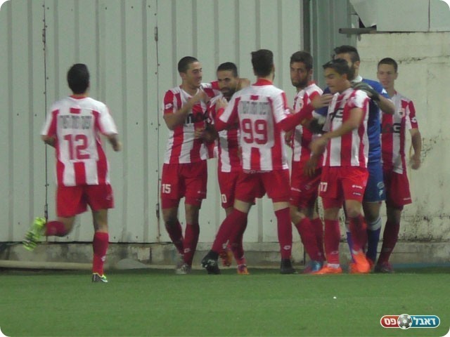 שחקני מורשה חוגגים יתרון (שקד מורג)